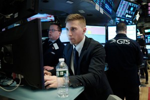 Giao dịch chứng khoán khối ngoại ngày 29/4: Ồ ạt bán VPB và VNM, bán ròng gần 350 tỷ đồng